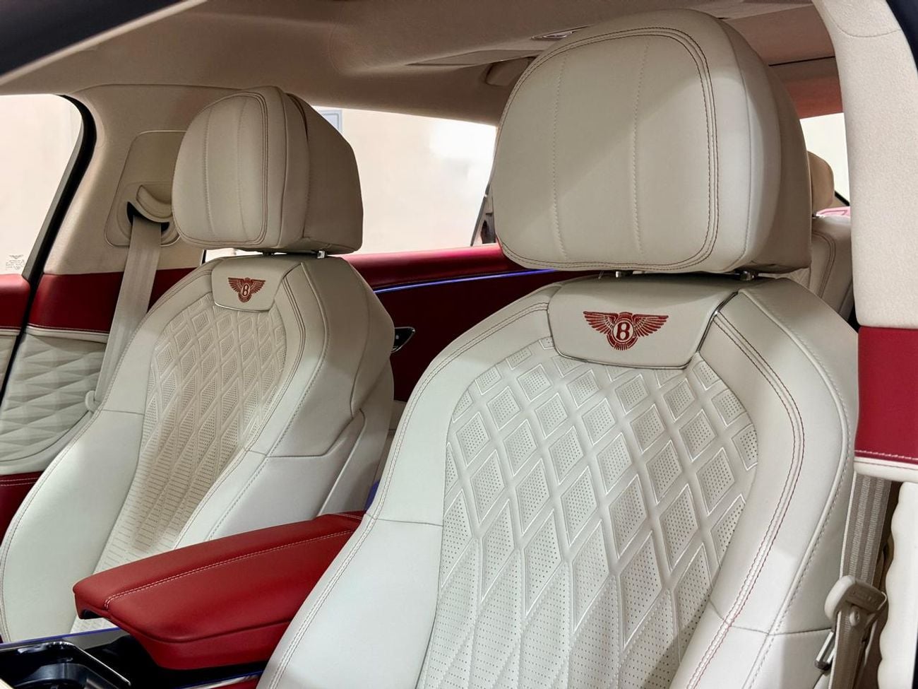 بنتلي فلاينج سبور 4.0T V8