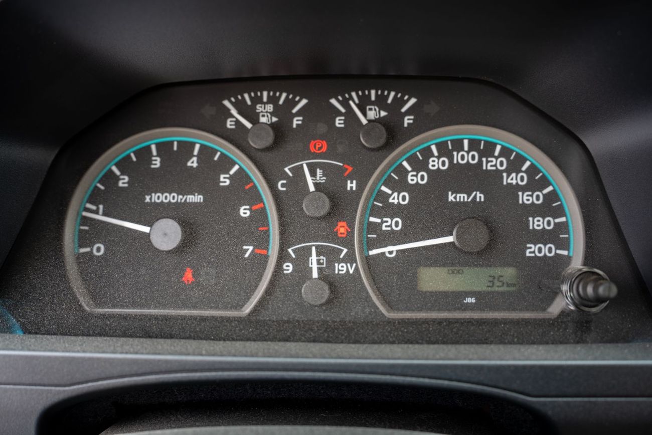 تويوتا لاند كروزر بيك آب Std 4.0L Single Cab Utility 4WD