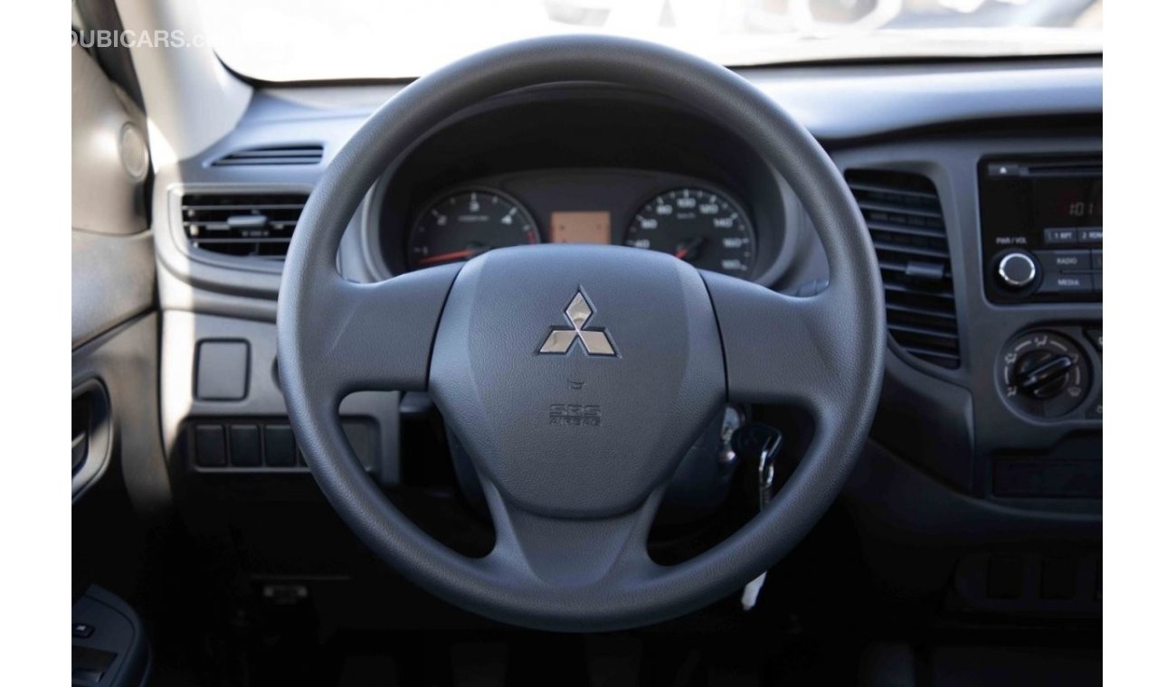 Mitsubishi L200 2023 Mitsubishi L200 2.5 GL - Grey Graphite Metallic	inside Grey Dark