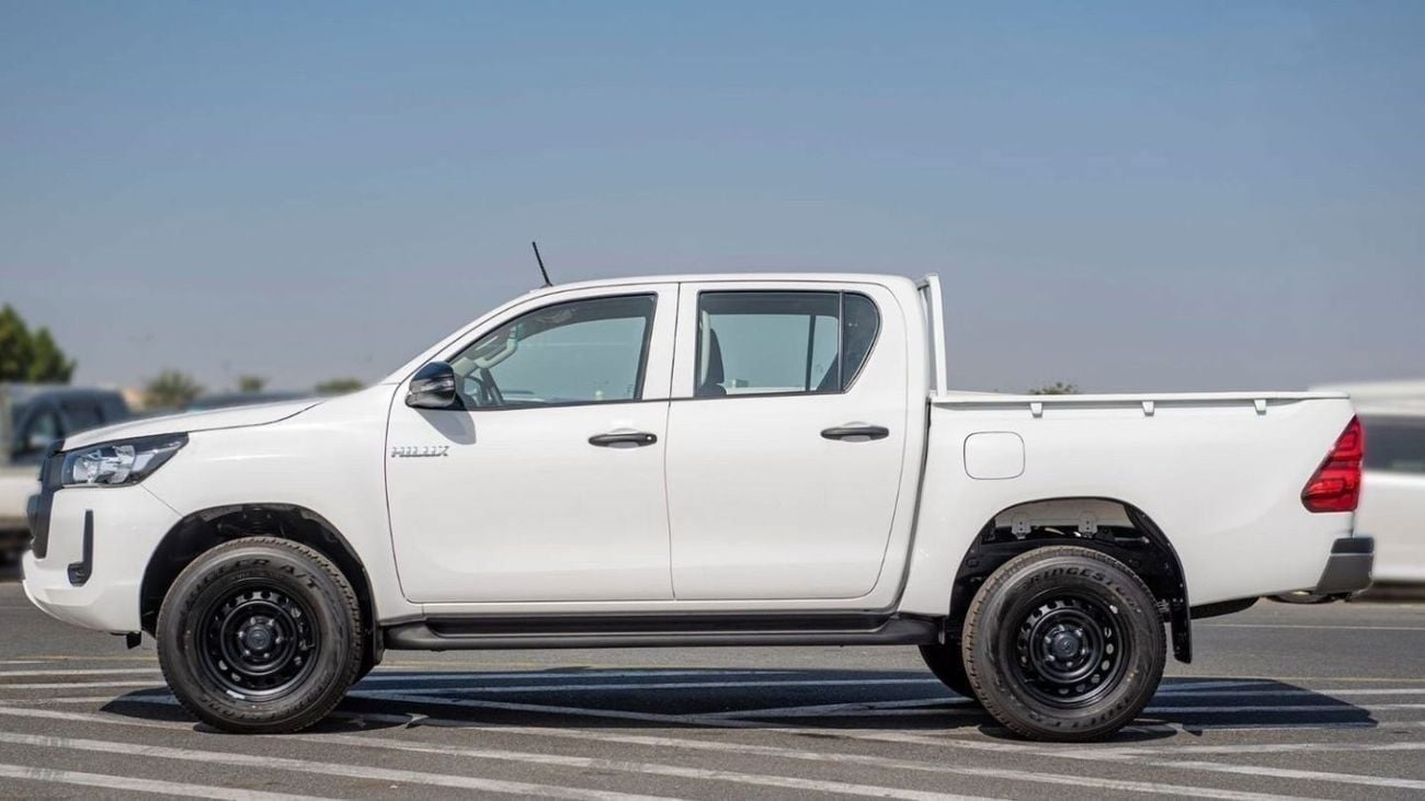 تويوتا هيلوكس GL HILUX 2.4L MED OPTION