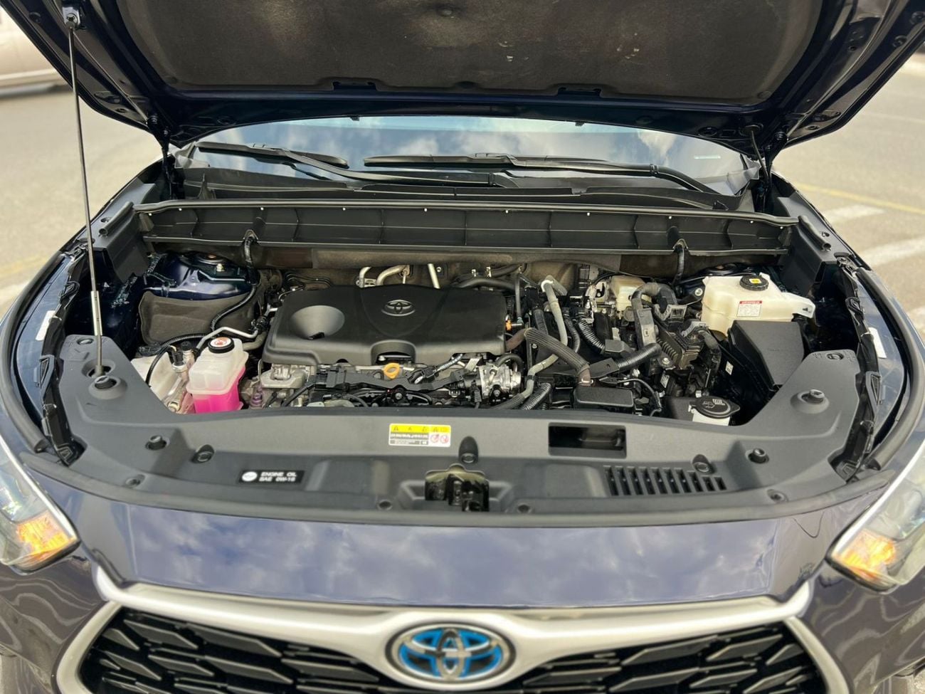Toyota Highlander LTD HEV 2023 Toyota Highlander Hybrid Full Option - 2.5L V4 - Sunroof - Rear Camera & Radar Leather Sea