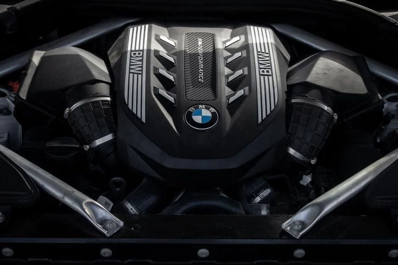 بي أم دبليو X5 50i M Sport 4.4L BMW X5 M50i M-Sport 2021 GCC under Agency Warranty and Service Contract with Flexib