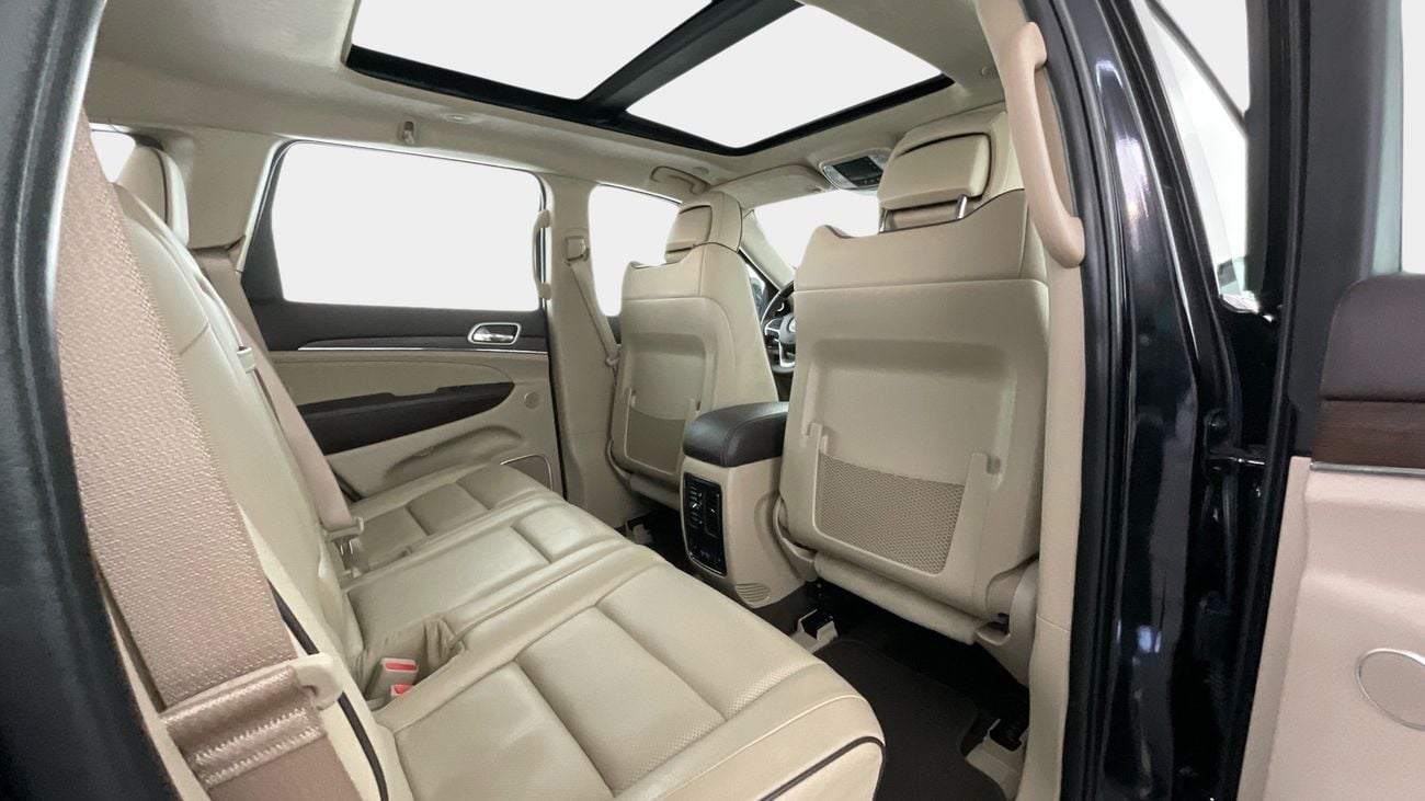 جيب جراند شيروكي Summit | upto AED 20,000 Ramadan Discount | شامل الضمان | 0 ﺪﻔﻋﺓ ﺃﻮﻟﻯ