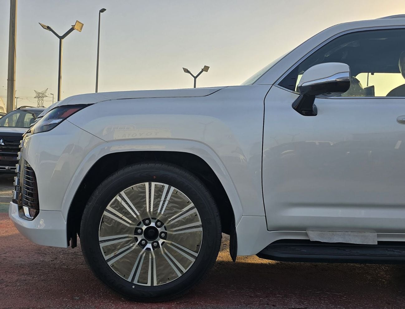 Lexus LX600 LEXUS SIGNATURE LX600 3.5l A/T SUV 7 Seats white color 2026 Model