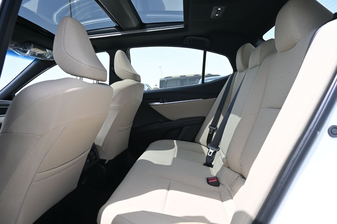 Toyota Camry Toyota Camry LE 2.5L Hybrid, Model 2025, Color White