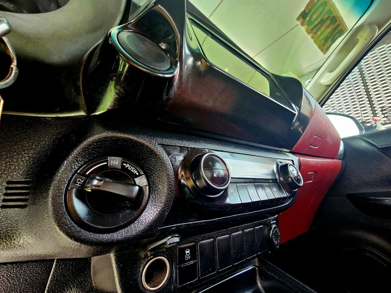 تويوتا هيلوكس SR5 PATROL/ AUTOMATIC/ AUTO WINDOWS/ WIDE BODY/ LOW MILEAGE