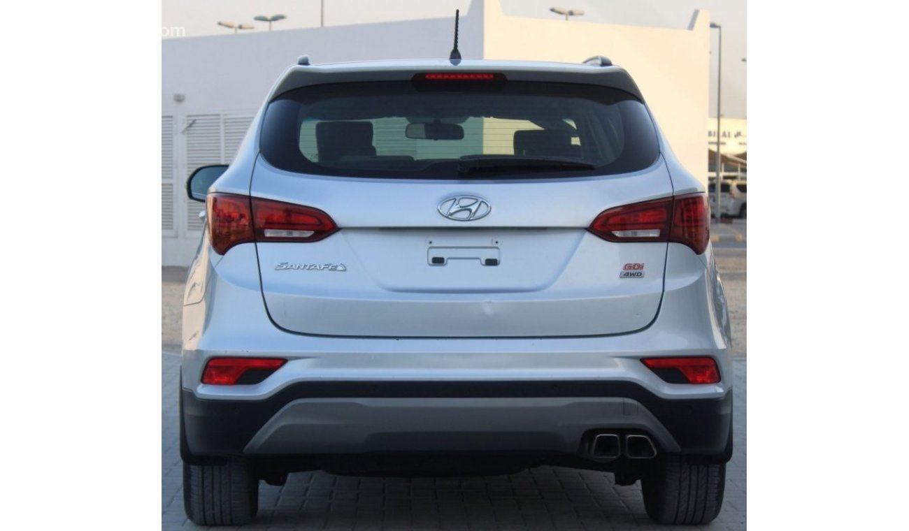 Hyundai Santa Fe Hyundai Santa Fe 2018 GCC Forwell Panorama in excellent condition