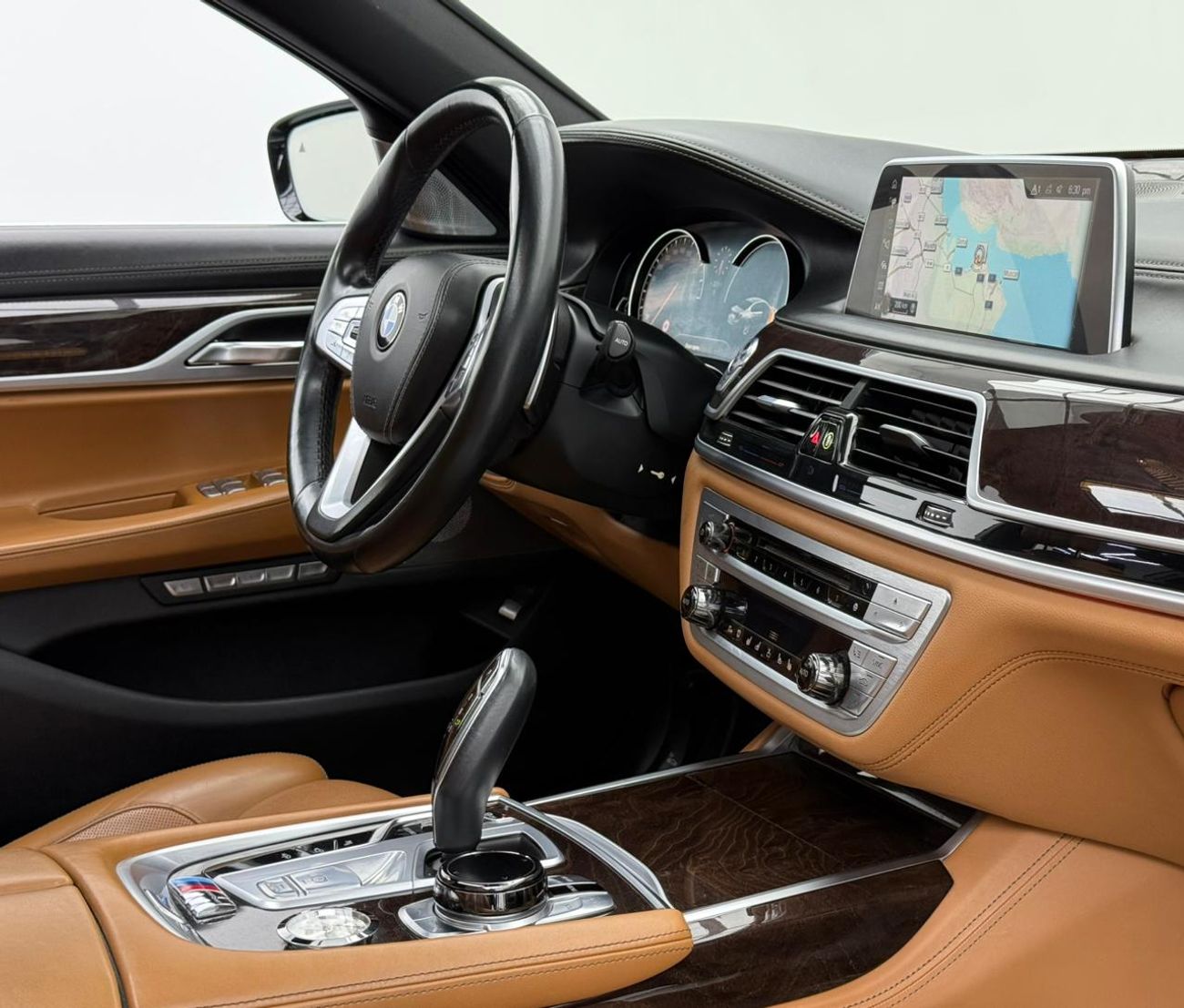 بي أم دبليو 750Li 2017 BMW M750Li xDrive, Full Service History, Fully Loaded, Excellent Condition, GCC