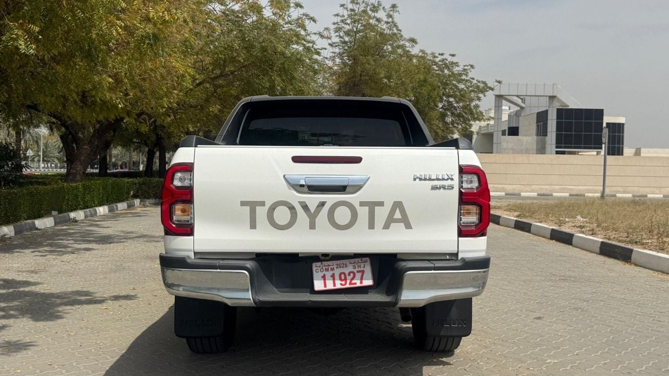 تويوتا هيلوكس SR5