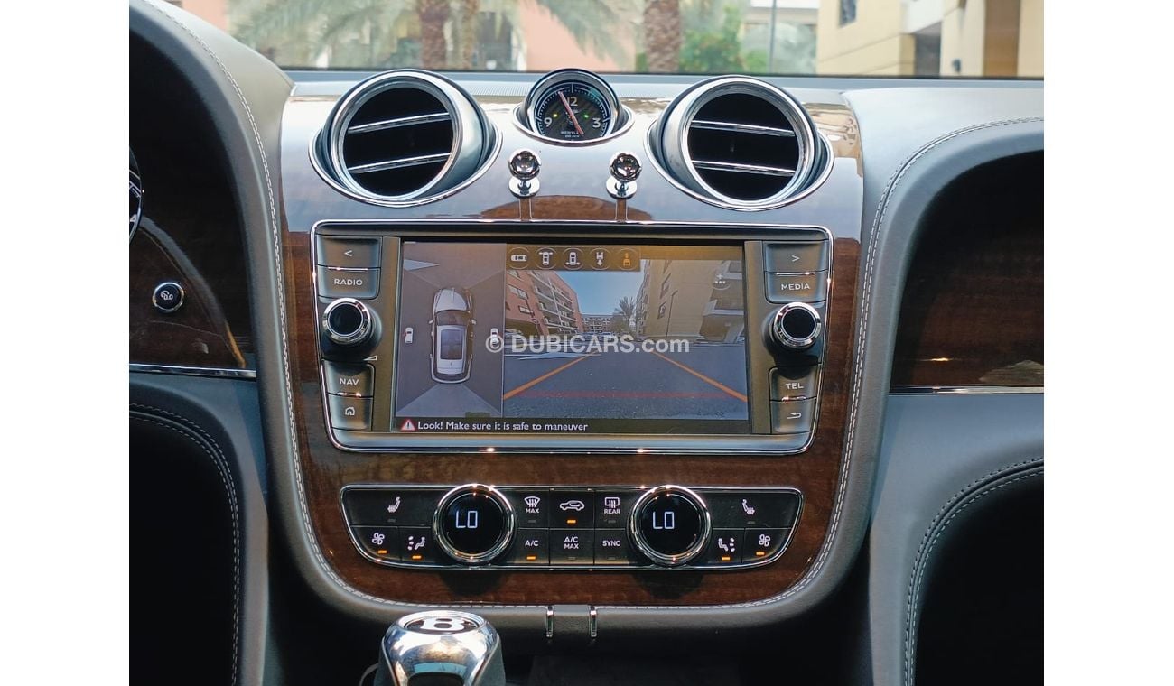 Bentley Bentayga SIGNATURE EDITION / CANADIAN CLEAN TITLE / NON ACCIDENT (LOT # 19002)