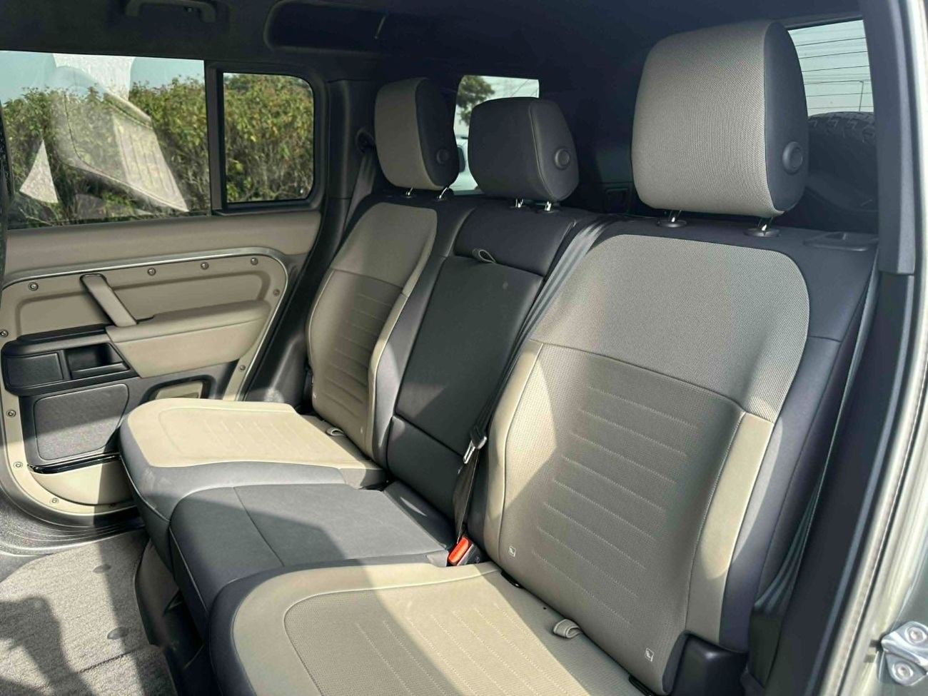 Land Rover Defender Defender Octa 2025 GCC Specs