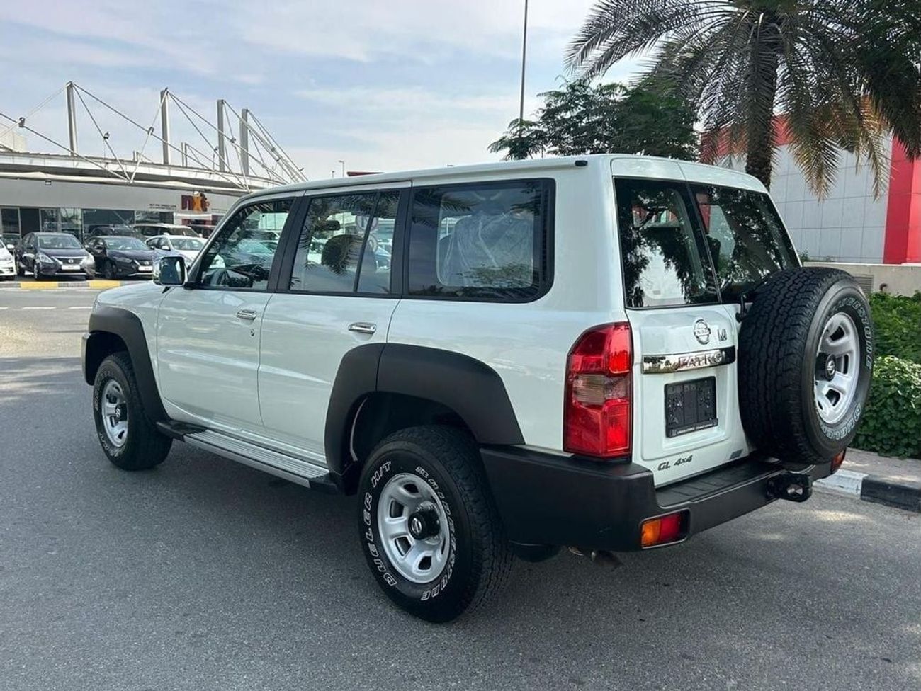 Nissan Patrol Safari Safari 4.8L A/T GL 2023 GCC LOW MILEAGE SINGLE OWNER IN MINT CONDITION
