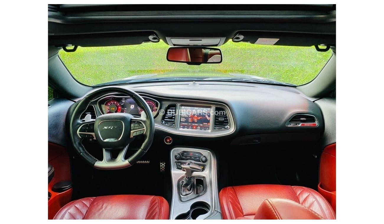 Dodge Challenger DODGE CHALLENGER SRT HELLCAT 6.2 FULL OPTION 2018 GCC full service history