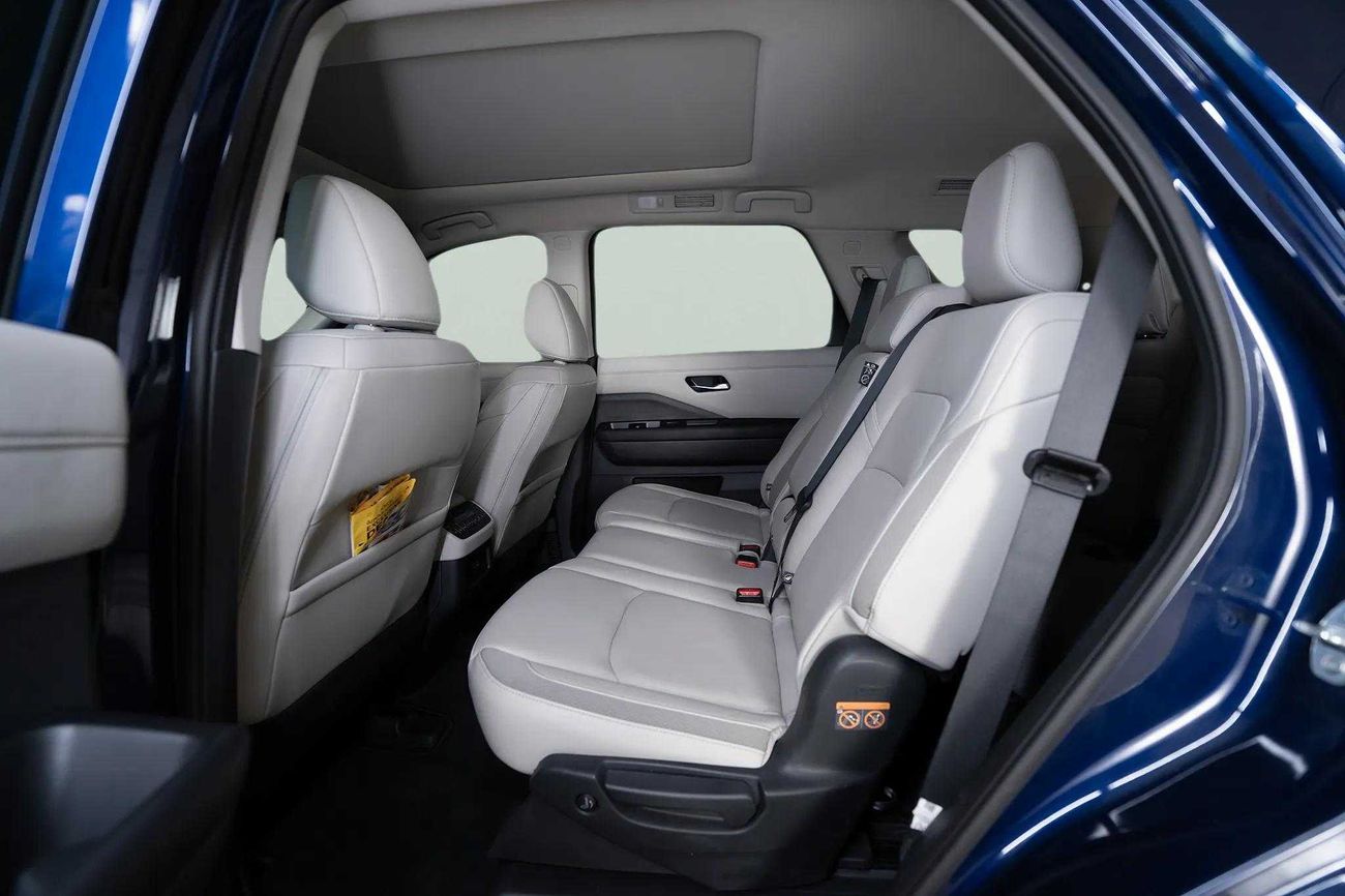 Nissan Pathfinder SV 3.5L (260 HP) 4WD SV 3.5