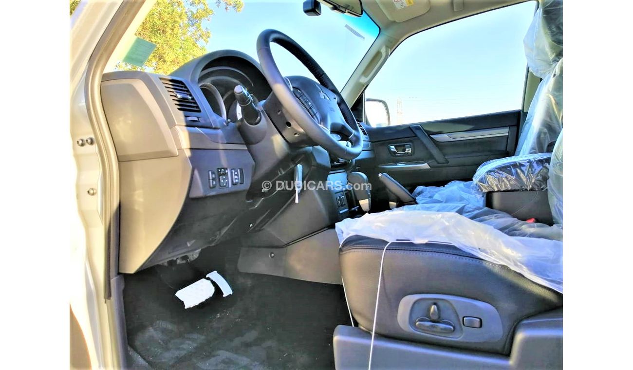 ميتسوبيشي باجيرو V4 مع فتحه سقف  فل اوبشن