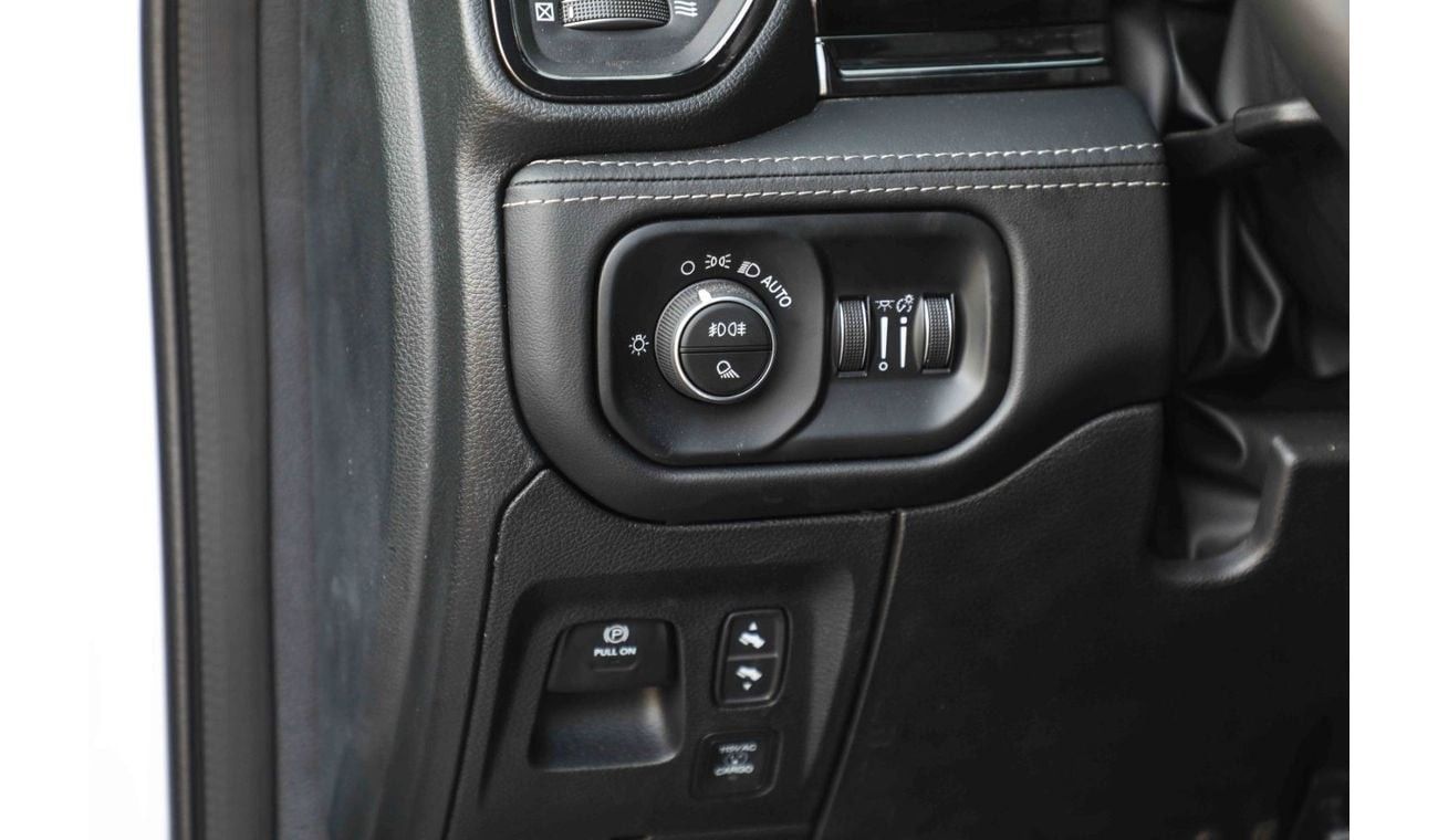 RAM 1500 2025 RAM 1500 LIMITED "Night Edition" 3.0L V6 - GCC - BILLET SILVER inside Black | Export Only