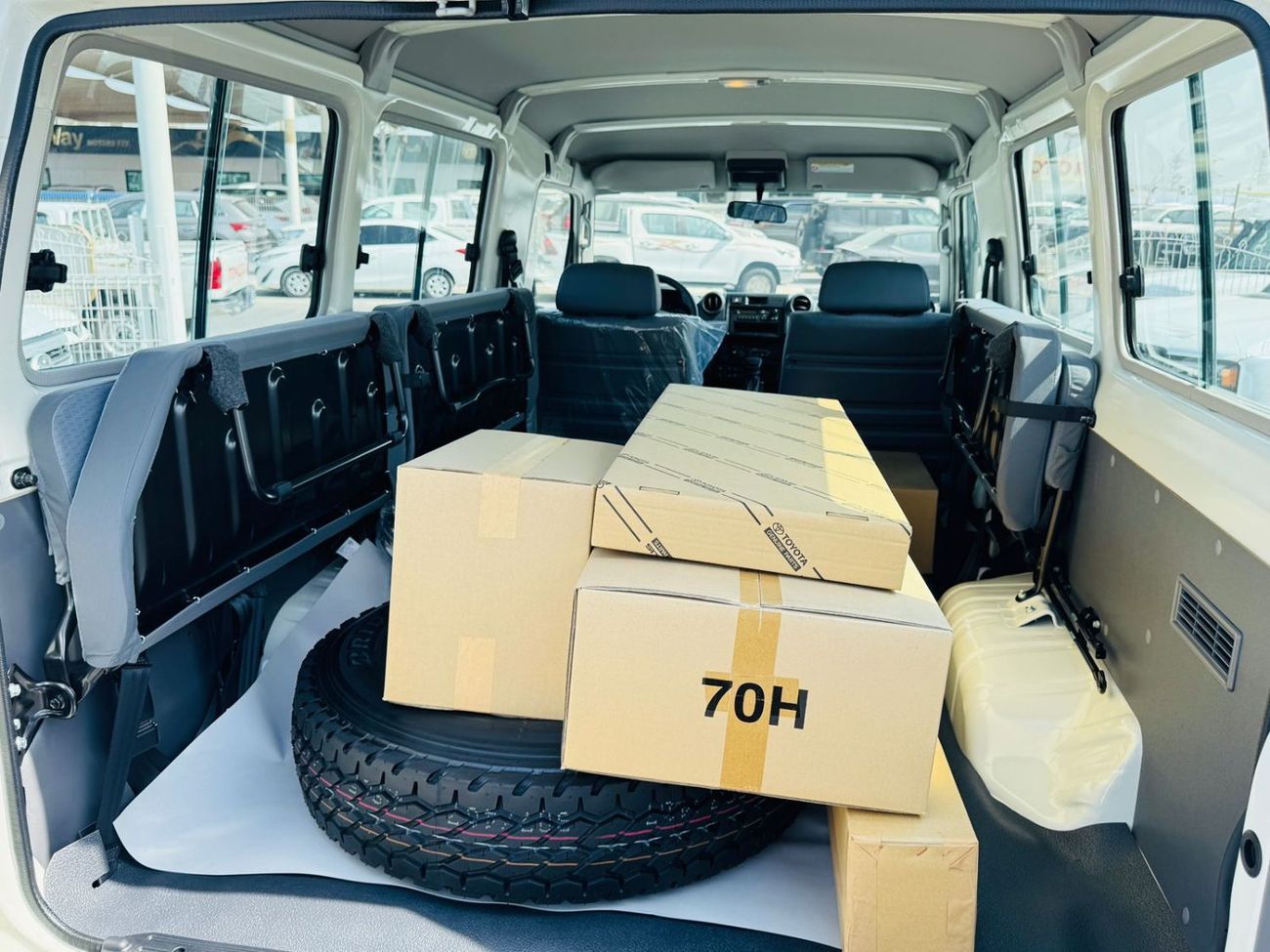 Toyota Land Cruiser TOYOTA LC78 3DOOR 4.0L PTR GCC A/T B/O WHITE 2025