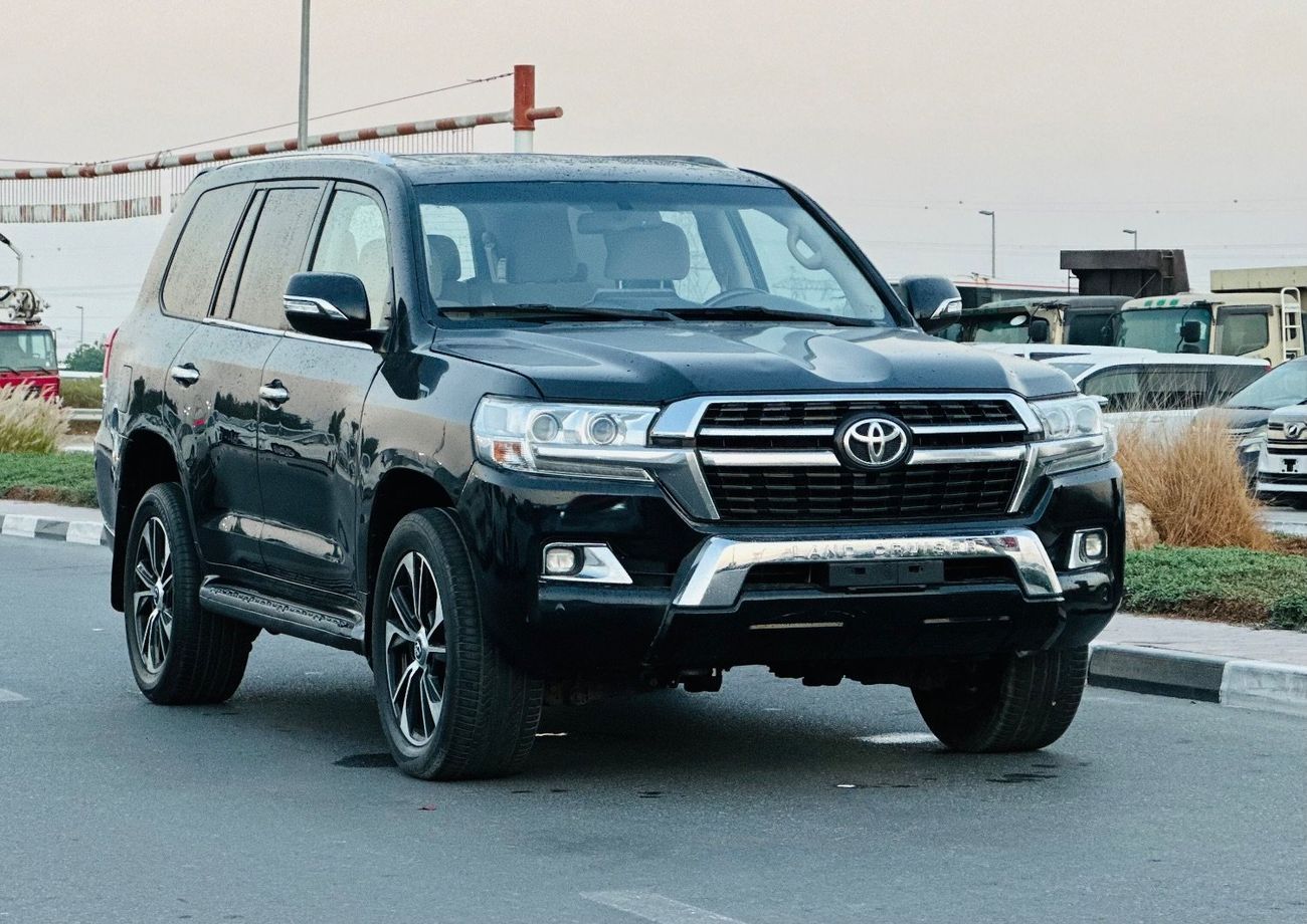Toyota Land Cruiser VXR 5.7L 4WD
