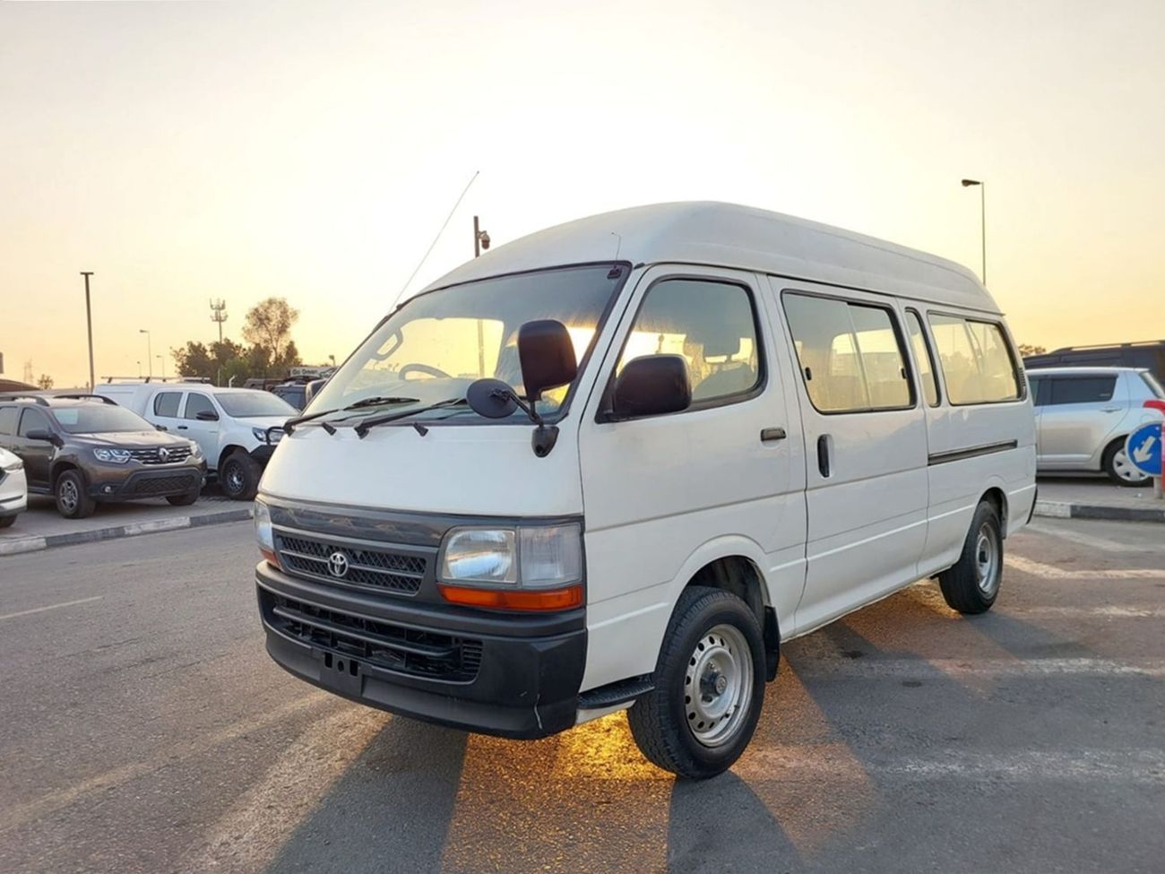 تويوتا هاياس TOYOTA HIACE COMMUTER VAN RHD 2004 MODEL 3.0 L DIESEL MANUAL(PM20757)