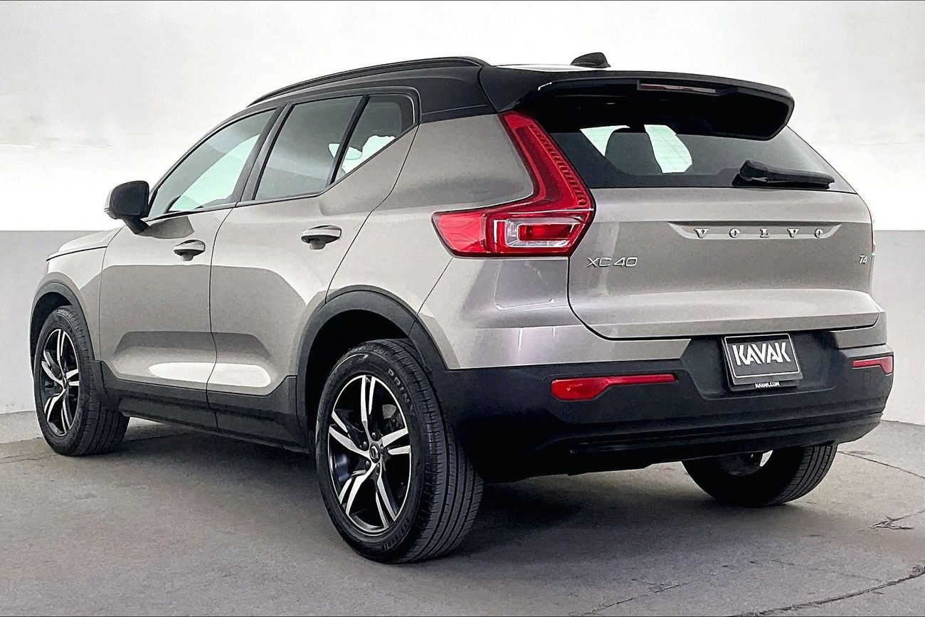 فولفو XC 40 T4 R Design | National Day Celebration | شامل الضمان | 0 ﺪﻔﻋﺓ ﺃﻮﻟﻯ