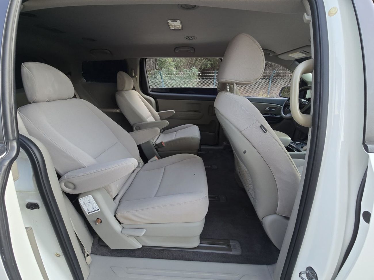 Kia Sedona KIA SEDONA 2015 GCC ORGINAL PAINT // GOOD CONDITION // 7 SEATS