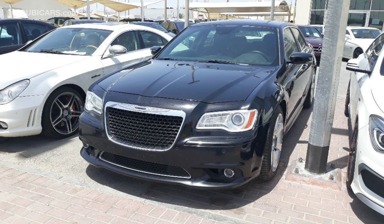 Chrysler 300C SRT8 Gulf Specs Full options Panoramic roof Navigation