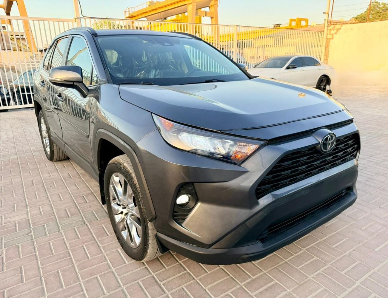 Toyota RAV4 2020 TOYOTA RAV4 XLE 4x4 PREMIUM AWD FULL OPTION READY  Gray