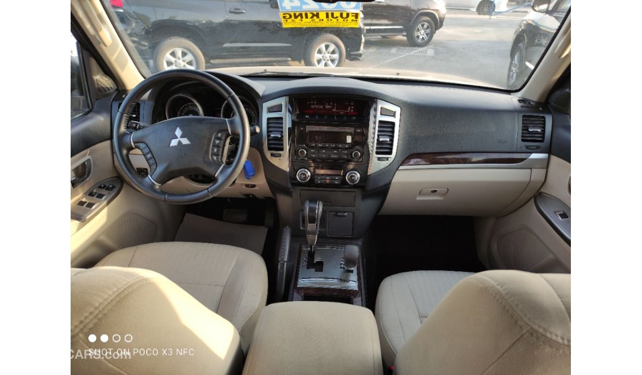 Mitsubishi Pajero V6 5 Door with sunroof 2018 Mint condition (Also registered in Dubai)