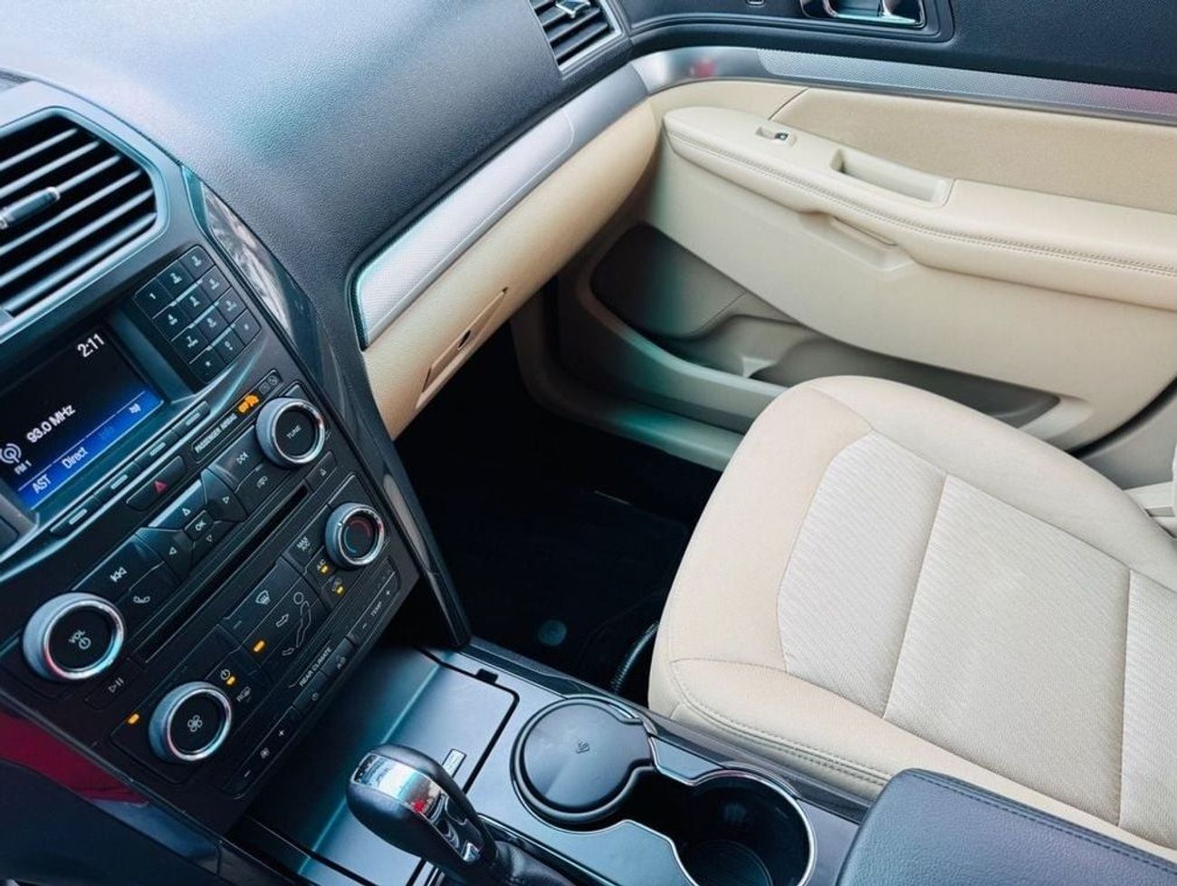 Ford Explorer Std 3.5L 4WD