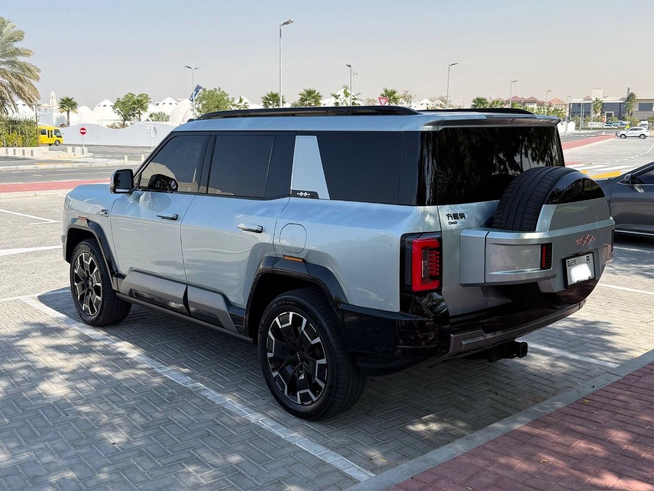 BYD Leopard 8 Smart and Brave Flagship Edition (7 Seats)