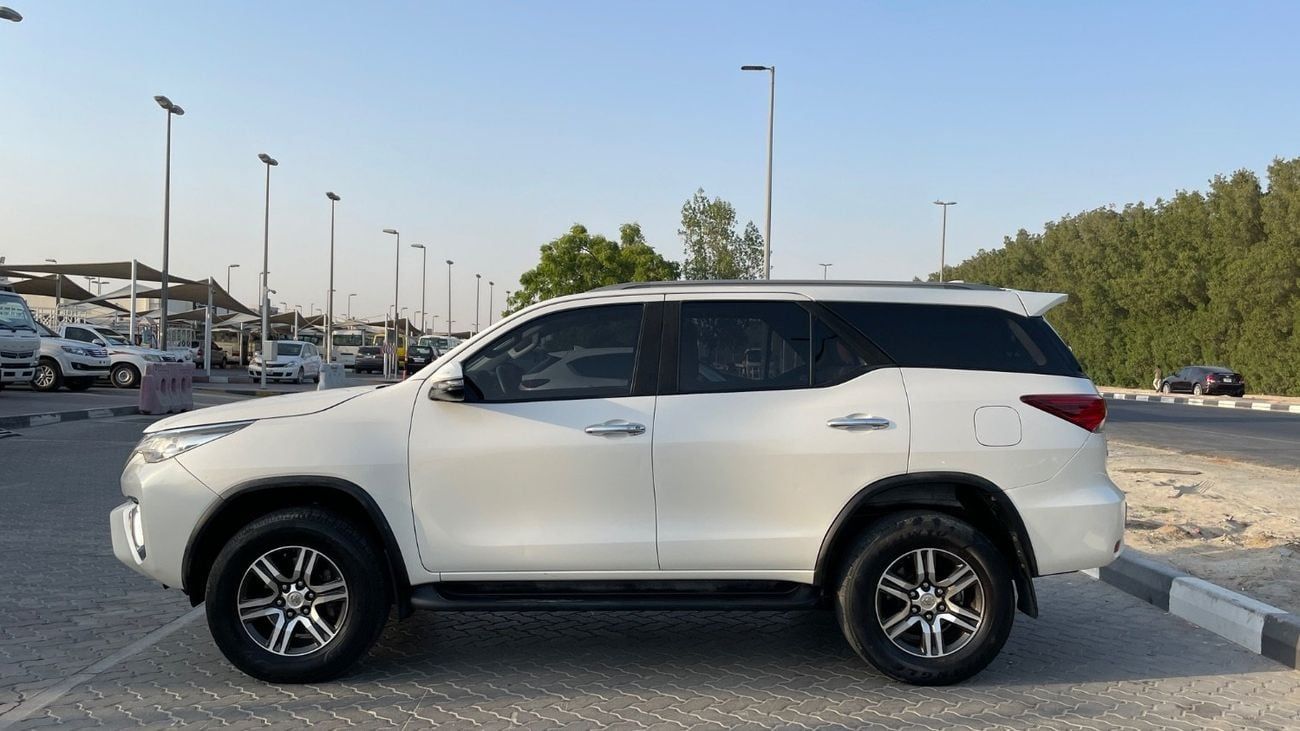 Toyota Fortuner GXR 4.0L (278 HP)