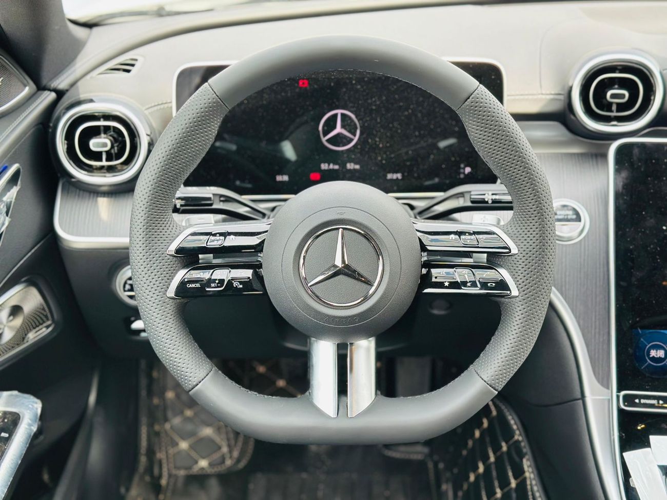 Mercedes-Benz C 200  TRIMS