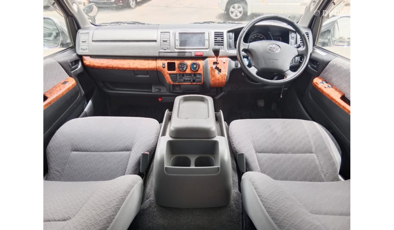 تويوتا هاياس TOYOTA HIACE VAN RIGHT HAND DRIVE (PM1384)