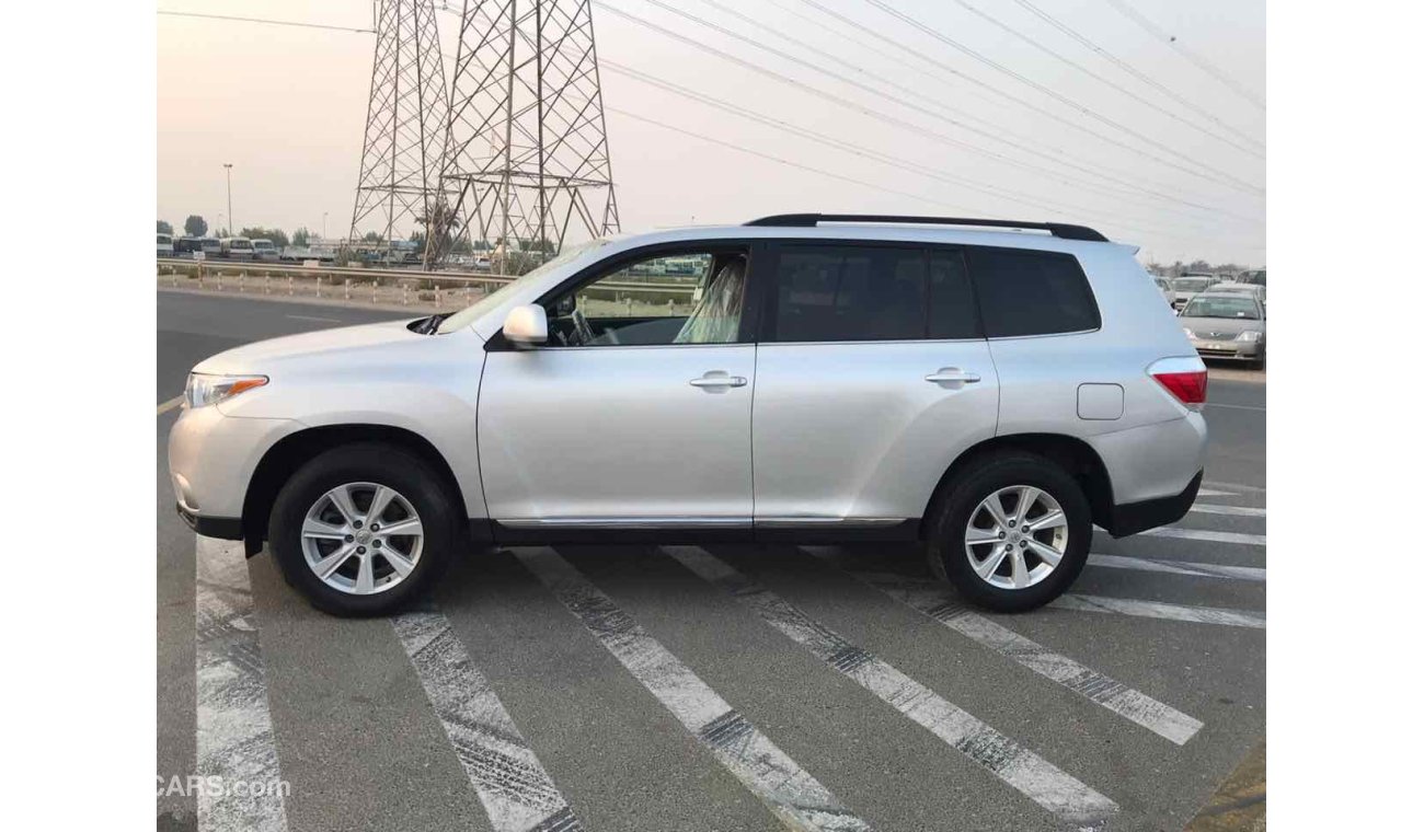 Toyota Highlander fresh and imported and very clean inside out and ready to drive