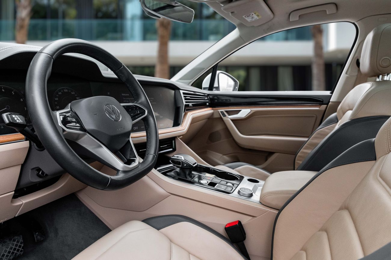 Volkswagen Touareg Touareg Atmosphere Highline | 2,742 P.M | 0% Downpayment | Low Kms | Warranty!