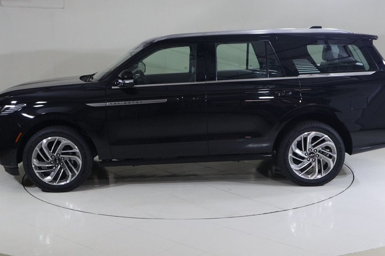 Lincoln Navigator RESERVE N1525 / FREE INSURANCE + REGISTRATION / AL TAYER MOTORS AL QOUZ SHOWROOM