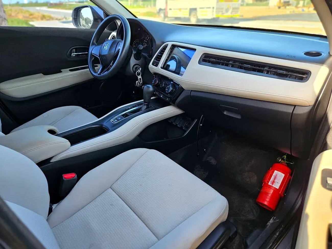 هوندا HRV EX GCC Specs Mid Option Premium Condition Low KM Perfect Compact SUV