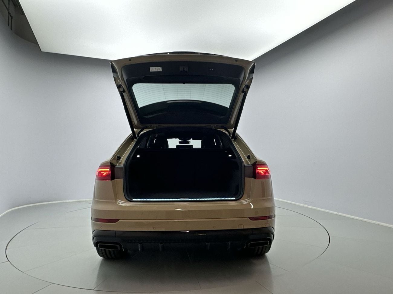 أودي Q8 55 TFSI quattro (340 HP) Luxury (Ref# 020191)