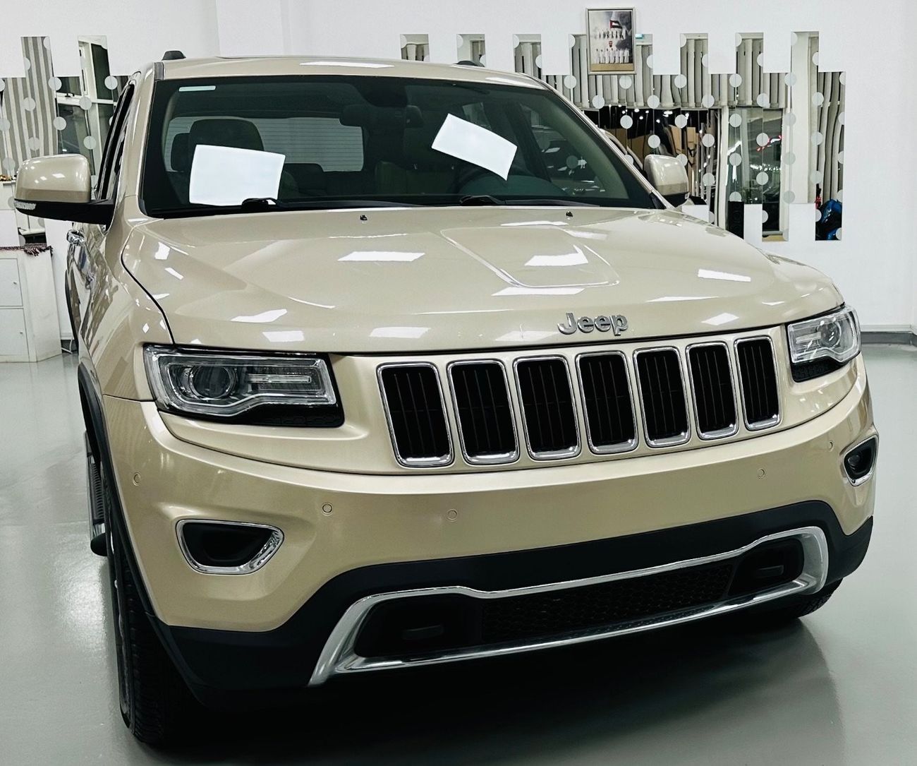 Jeep Grand Cherokee Limited GCC .. Original  Paint .. Perfect Condition .. Full Options .. V6