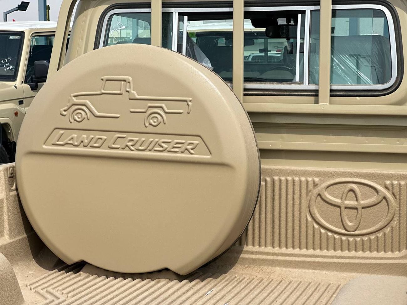 تويوتا لاند كروزر بيك آب LC79، محرك 2.8 لتر ديزل، ناقل حركة يدوي // 2026 // فئة عالية مع رادار، قفل تفاضلي، مشغل DVD وكاميرا 