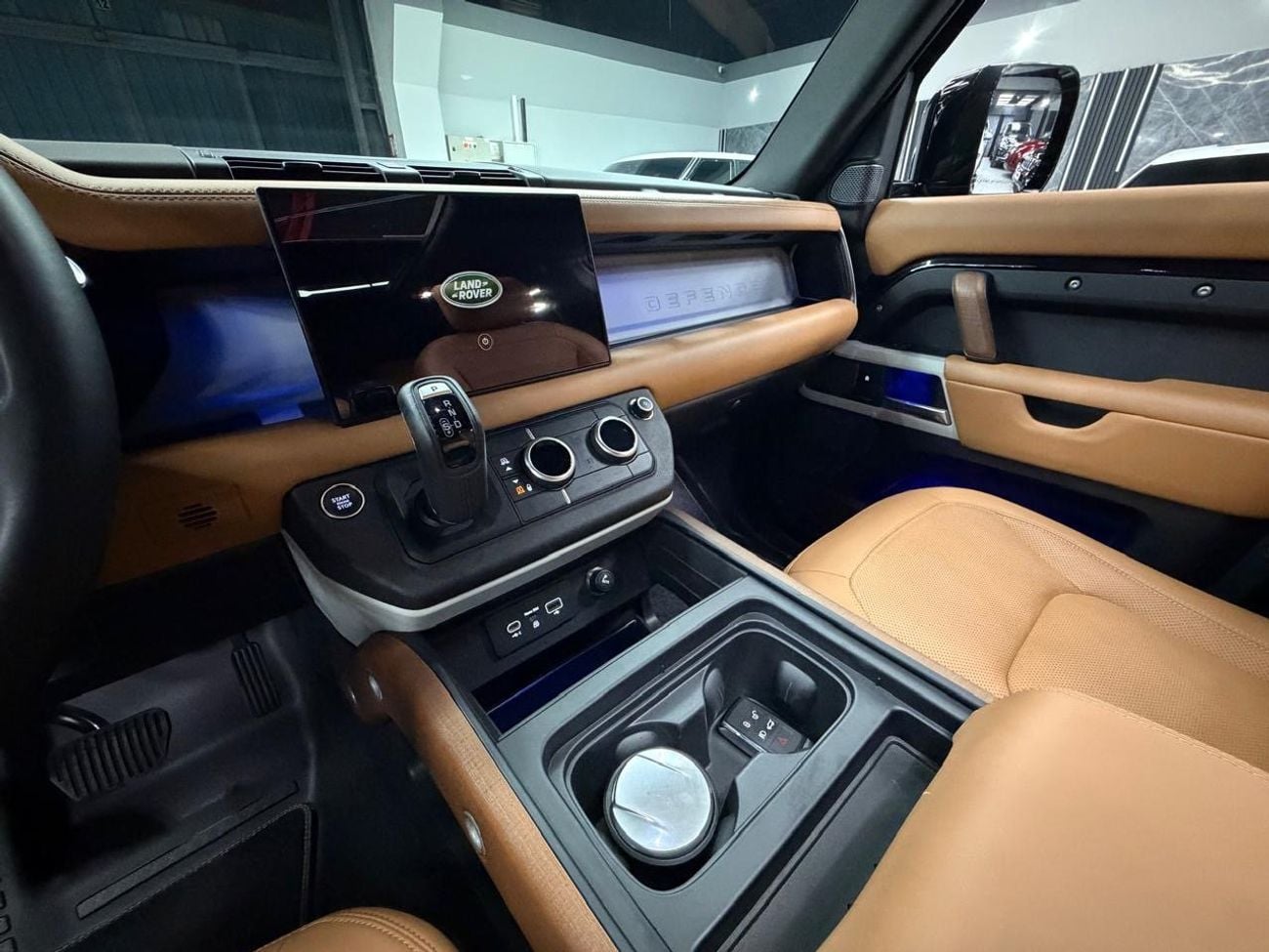 Land Rover Defender P400 110 HSE 3.0L (5 Seater)