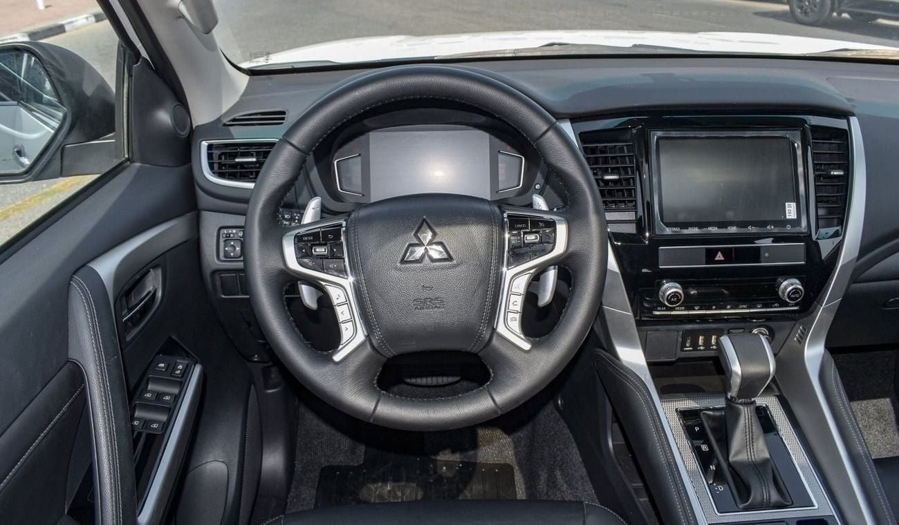 ميتسوبيشي مونتيرو سبورت العلامة التجارية الجديدة ميتسوبيشي مونتيرو سبورت للتصدير فقط 3.0 لتر | 4WD | بنزين | أبيض/أسود| مونت