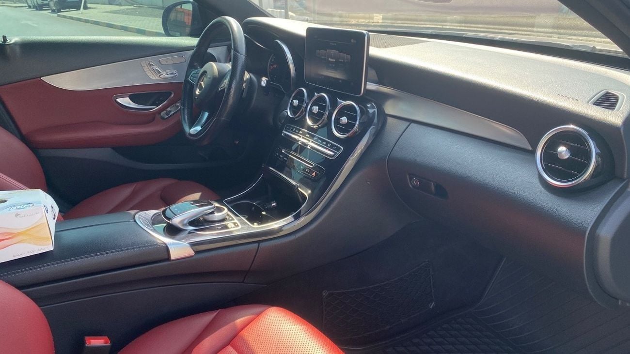 Mercedes-Benz C 300 Std 2.0L (241 HP)