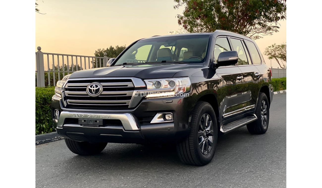 Toyota Land Cruiser GXR V8 5.7