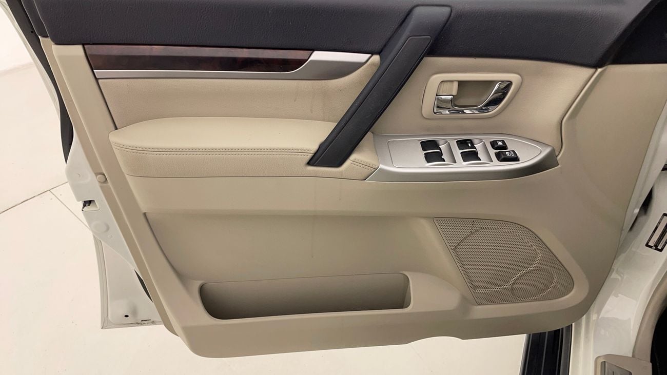 ميتسوبيشي باجيرو GLS MID 3 | بدون دفعة مقدمة | اختبار القيادة في المنزل