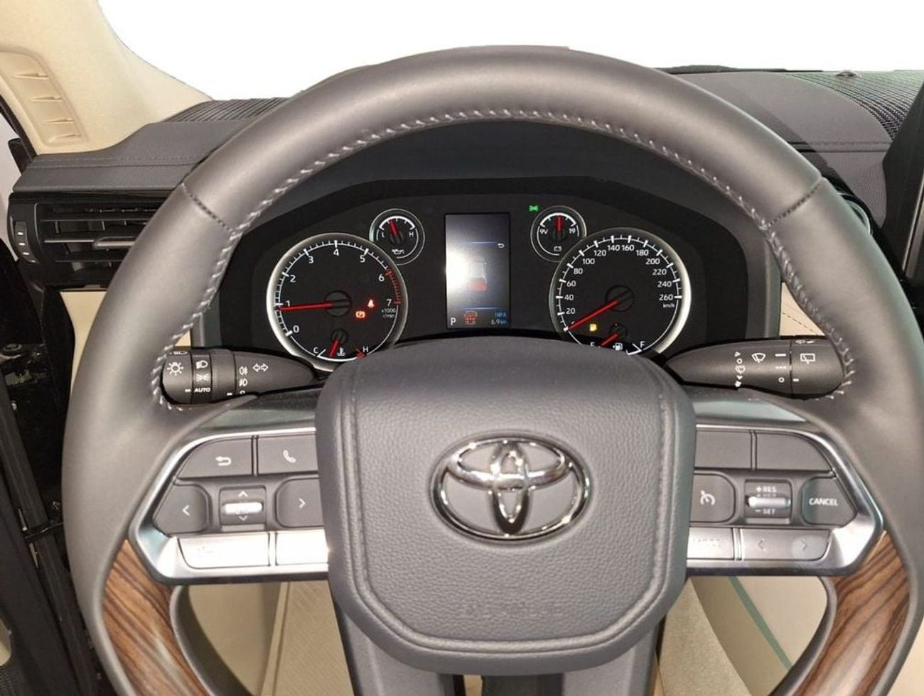 تويوتا لاند كروزر AX STD V6 4.0L PETROL A/T