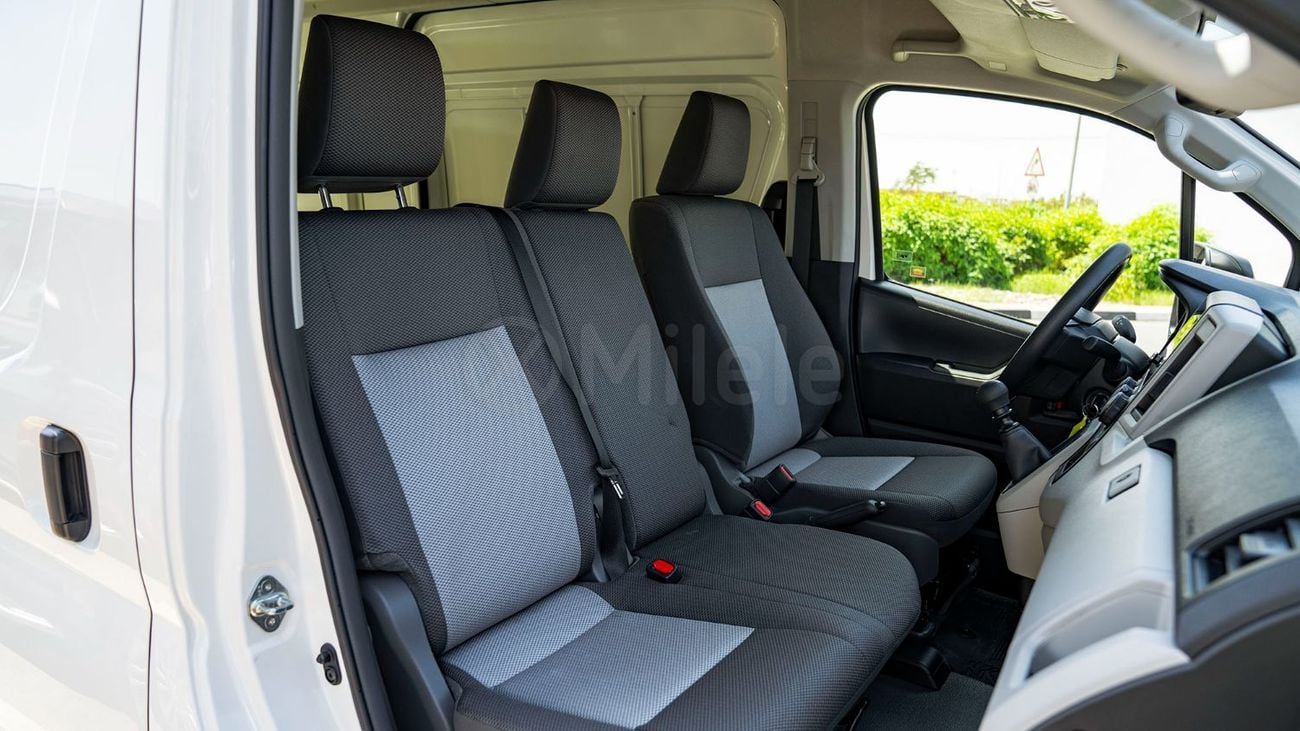تويوتا هاياس TOYOTA HIACE HR CARGO VAN