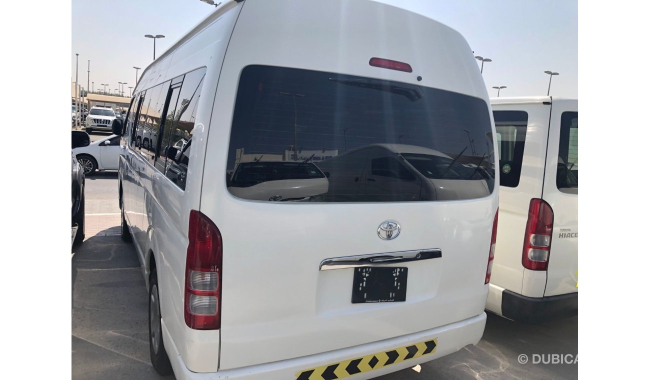 Toyota Hiace Toyota Hiace Highroof Bus 15 seater, A/T, model:2012. Only done 99000 km