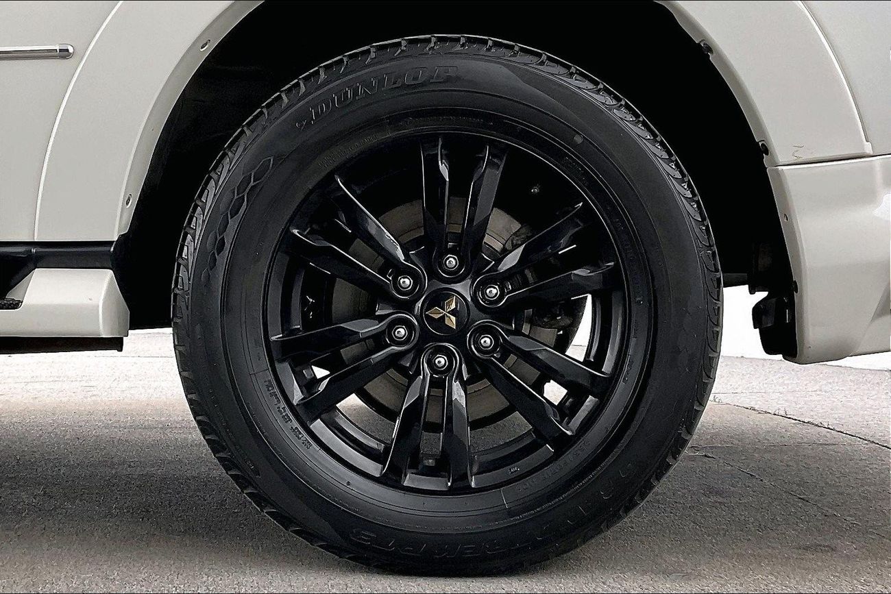 ميتسوبيشي باجيرو Signature Edition | شامل الضمان | 0 ﺪﻔﻋﺓ ﺃﻮﻟﻯ