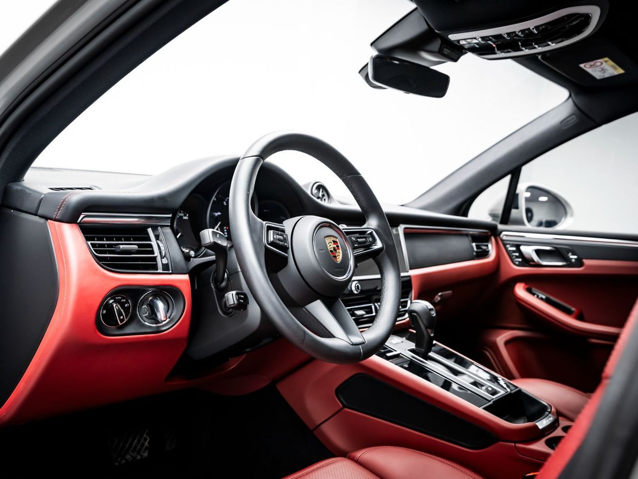 Porsche Macan Std 2.0L (252 HP) 2024 Porsche Macan, 2027 Porsche Warranty, Full Service History, Low KMs, GCC